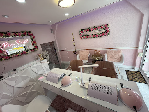 Rosa Pastel Nails-Spa