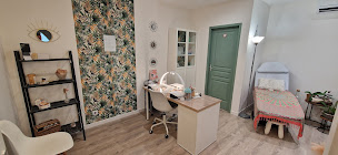 Photo n°4 de Madame M - Esthétique à Simiane-Collongue (Service d'épilation à la cire)