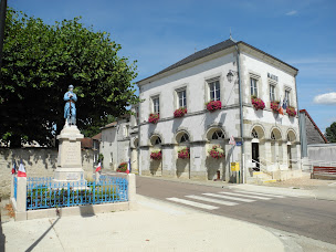 Photo n°4 de Mairie de Champignol-lez-Mondeville à Champignol-lez-Mondeville (Hôtel de ville)