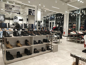 Photo n°12 de GUESS à La Séguinière (Magasin de vêtements)