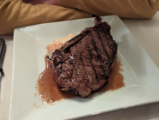 Noah's Restaurant & Lounge Gallery - United States