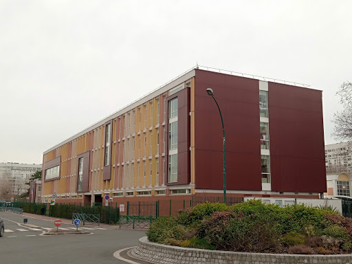 School Group Pierre De Coubertin - Thumbnail
