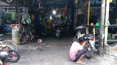 Photos of Leluhur service
