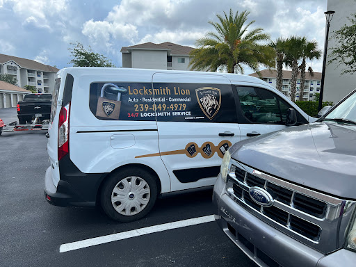 Locksmith Lion - Visual