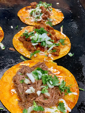UNOS TACOS Y BIRRIA by null