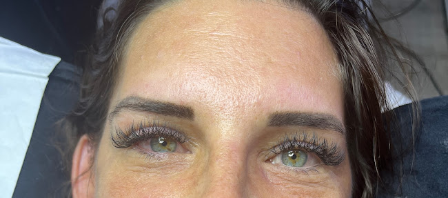 Lou Nails Beauty Salon - Extensions de cils et onglerie - Salon de beauté