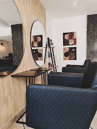 Photo n°2 de Jarod Fiscarelli - Salon de Coiffure Privé à Vienne (Salon de coiffure)