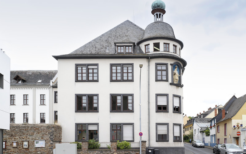 Ludwig Fresenius schools