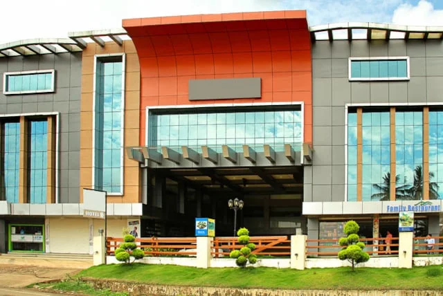 OYO 2915 Holiday Hill Hotel And Suites