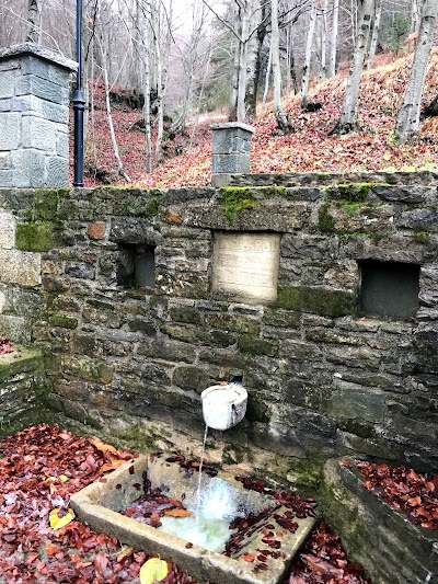 Uji i qelbur (Sulfur water)