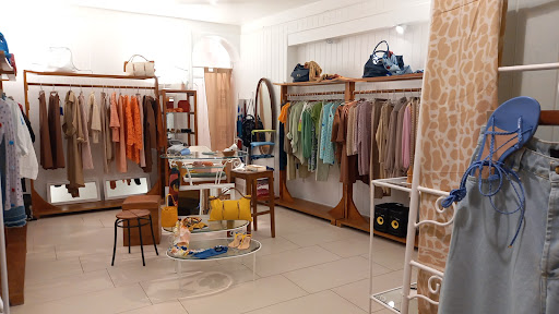 Baraonda di Ernesto Quaranta-Abbigliamento e Sandali artigianali Gallery - Italy