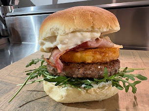 Photo n°4 de FOOD TRUCK de JOE - participation à tous vos événements - buffet tapas - burgers à Pia (Restauration rapide)