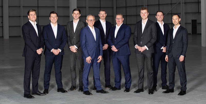 B8 Real Estate photo 2