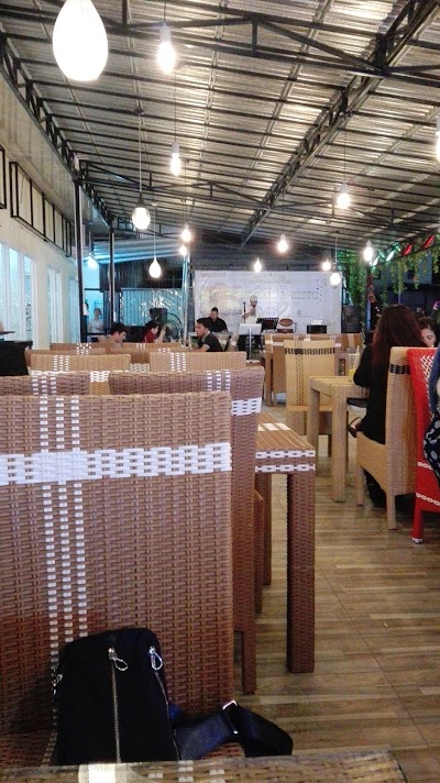 Photos of Meet Up Caf&eacute; & Resto