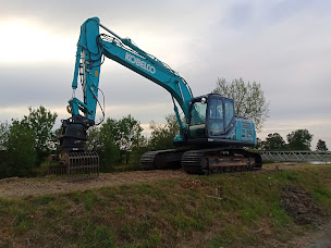 Photo n°19 de SARL TERRA TP Curage Création étang Réserve d'eau Assainissement Fosse septique à Saint-Martin-des-Noyers (Entreprise de terrassement)