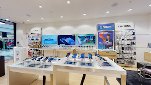 Photo n°31 de Boutique SFR Saint Quentin Route d'Amiens à Saint-Quentin (Opérateur téléphonique)