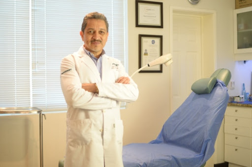 Dr. Miguel Saldaña Salas, Cirujano plástico - Thumbnail
