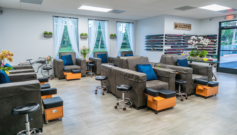 Omni Organic Nails interior view