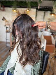 Photo n°22 de Elles Studio à Bruges (Salon de coiffure)