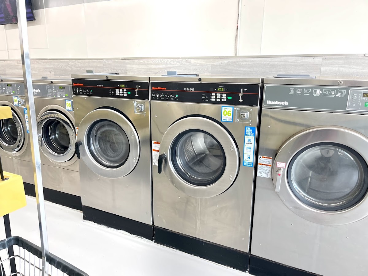 Shore Drive Laundry storefront and entrance in Virginia Beach