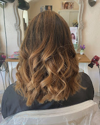 Photo n°5 de Les Ciseaux de Jade à Viviers (Salon de coiffure)