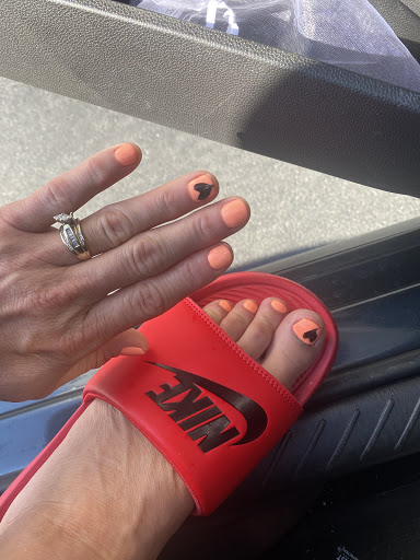 Em's Nail & Spa - Thumbnail