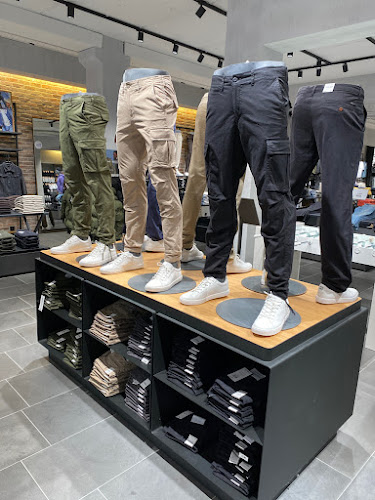 Jack & Jones - Tøjbutik