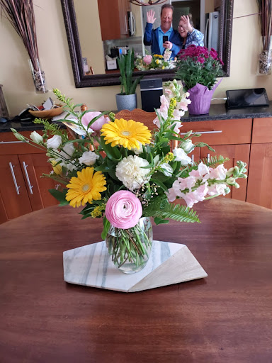 Riverside Flowers and Gift Studio Gallery - Canada