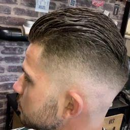 Photo n°29 de Rêvélation Salon De coiffure Mixte ,barbier barber shop à Miramas (Service de remplacement capillaire)