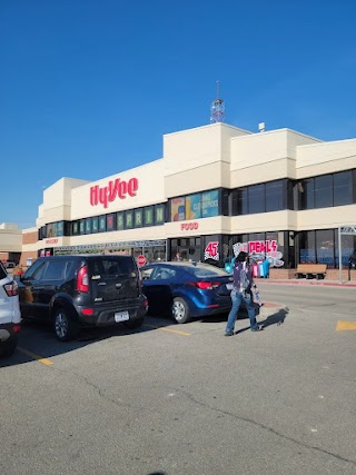 Hy-Vee Grocery Store