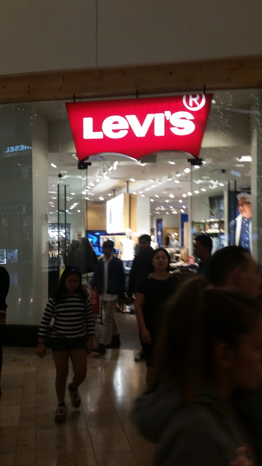Tripify - Levi's Store Fashion Show, Las Vegas