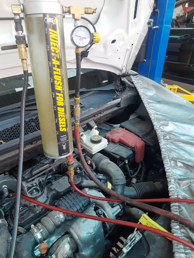 inyelec Servicio Automotriz Logo