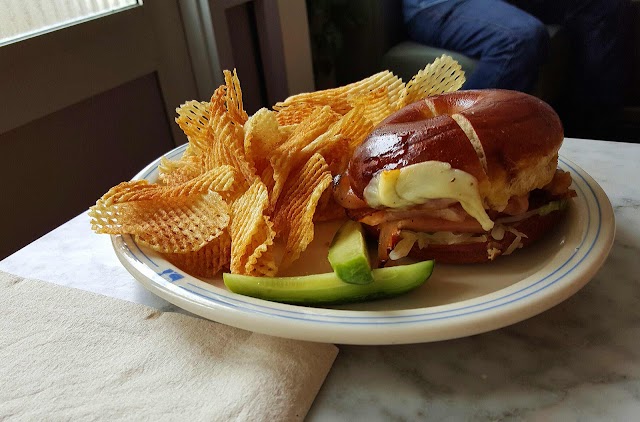 Russ & Daughters Cafe