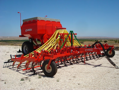 Larrosa Arnal: Fabricante maquinaria agrícola Pol. La Sarretilla, 50130 Belchite, Zaragoza, España