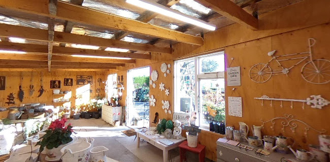 Comments and reviews of Querky Style & Rose At Cust