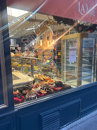 Photo n°10 de L’Eclair du Village (boulangerie - pâtisserie) à Fontenay-sous-Bois (Sandwicherie)