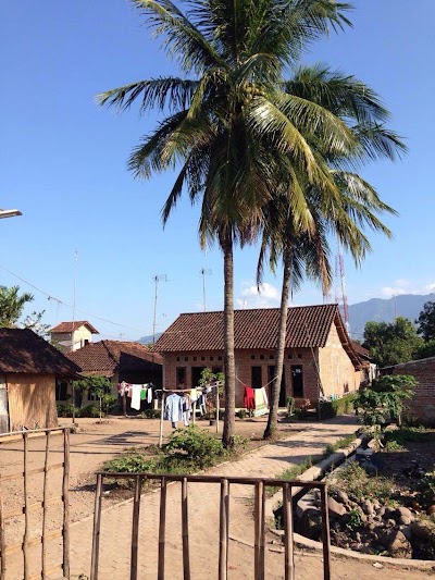 Photos of Ghaloer Square