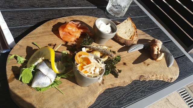 Canada Wood Kitchen and Bar