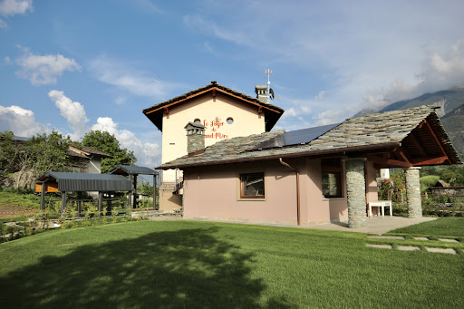 Le Foyer de Grand-mère, Fénis