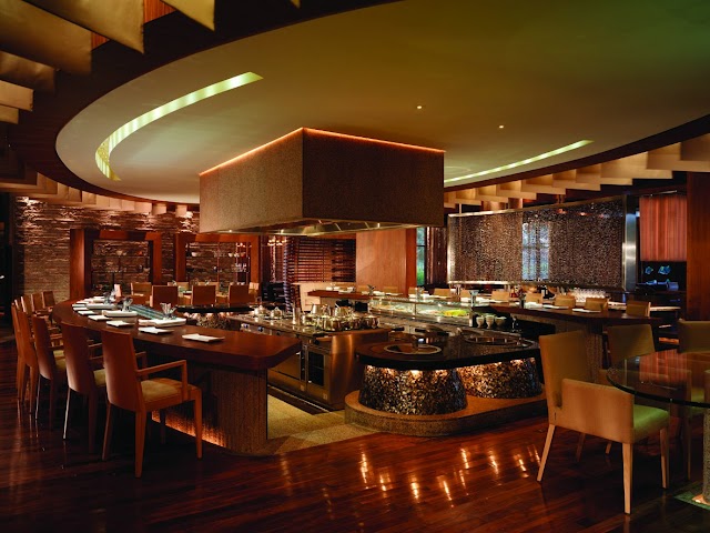 iZ, Grand Hyatt Dubai