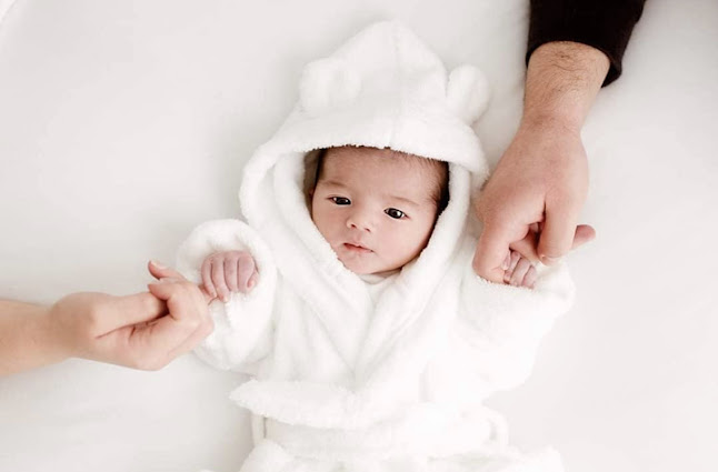 Comments and reviews of Motherhood Reframed: Baby & Family Photography