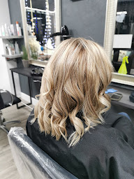 Photo n°11 de Preferences coiffure à Saint-André-de-Cubzac (Salon de coiffure)