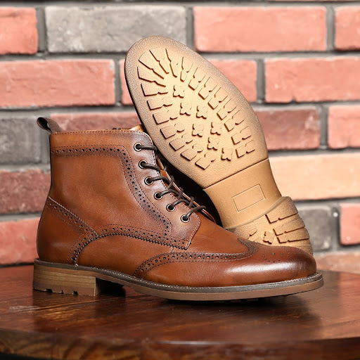 DE SHOE SHOP