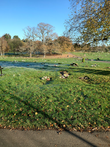 Carpenders Park Lawn Cemetery