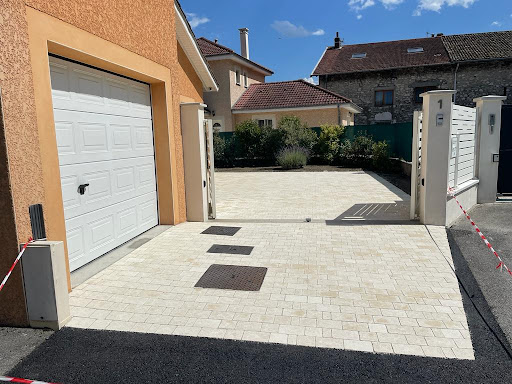Photo de Jde Paysages: Paysagistes-Aménagement extérieur-clôtures-Elagage abattage à Saint-Clair-de-la-Tour (38110)