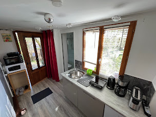 Photo n°4 de Chambre d'hôtes indépendante MIRABELLE au centre d'un jardin paysager, idéale pour couples et familles, proximité Metz, Autoroute A4 et Autoroute A31 à Chieulles (Chambre d'hôtes)