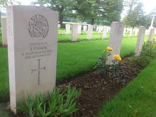 Le Touret Military Cemetery, Richebourg-L'Avoue Gallery - France