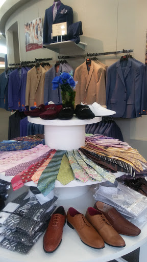 Suit Warehouse - Visual