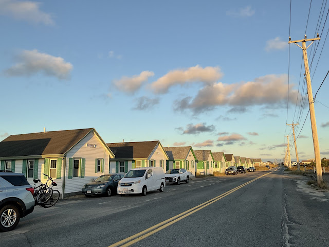 Days Cottages by null