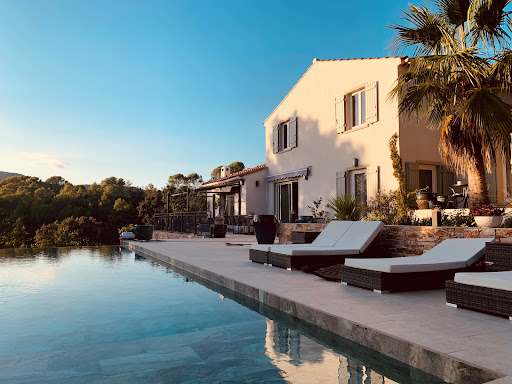 Photo de Villa le Colibri avec piscine et petit terrain arboré